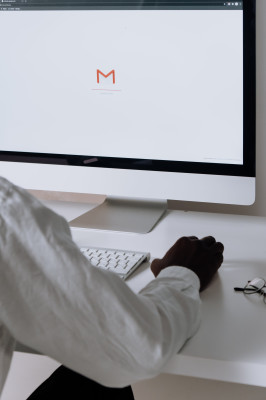 Akun Email